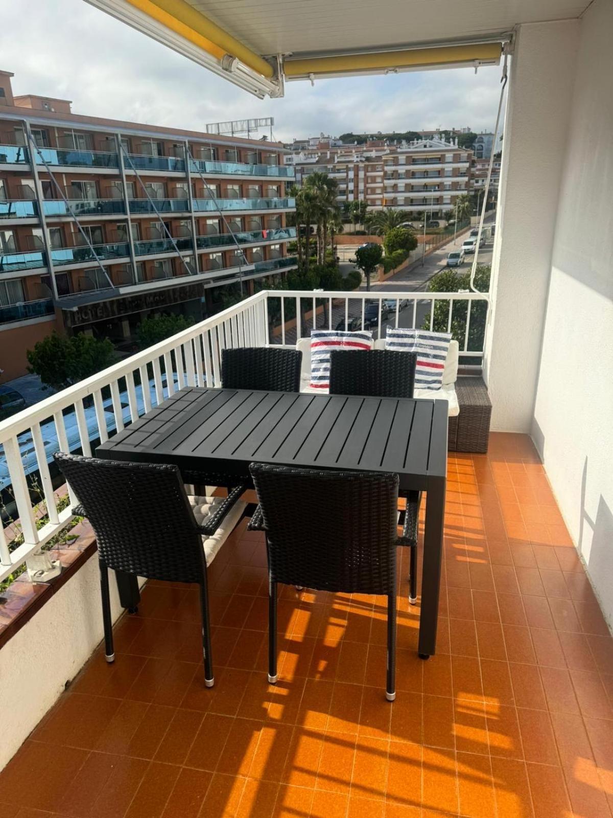 Apartamento Lujoso Piso Enfrente De Playa De Fenals, 2 Terrazas Lloret de Mar Exterior foto